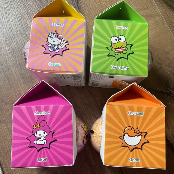 SANRIO (Creme Shop)-4 NWT Character Bath Bomb Set - Picture 2 of 9